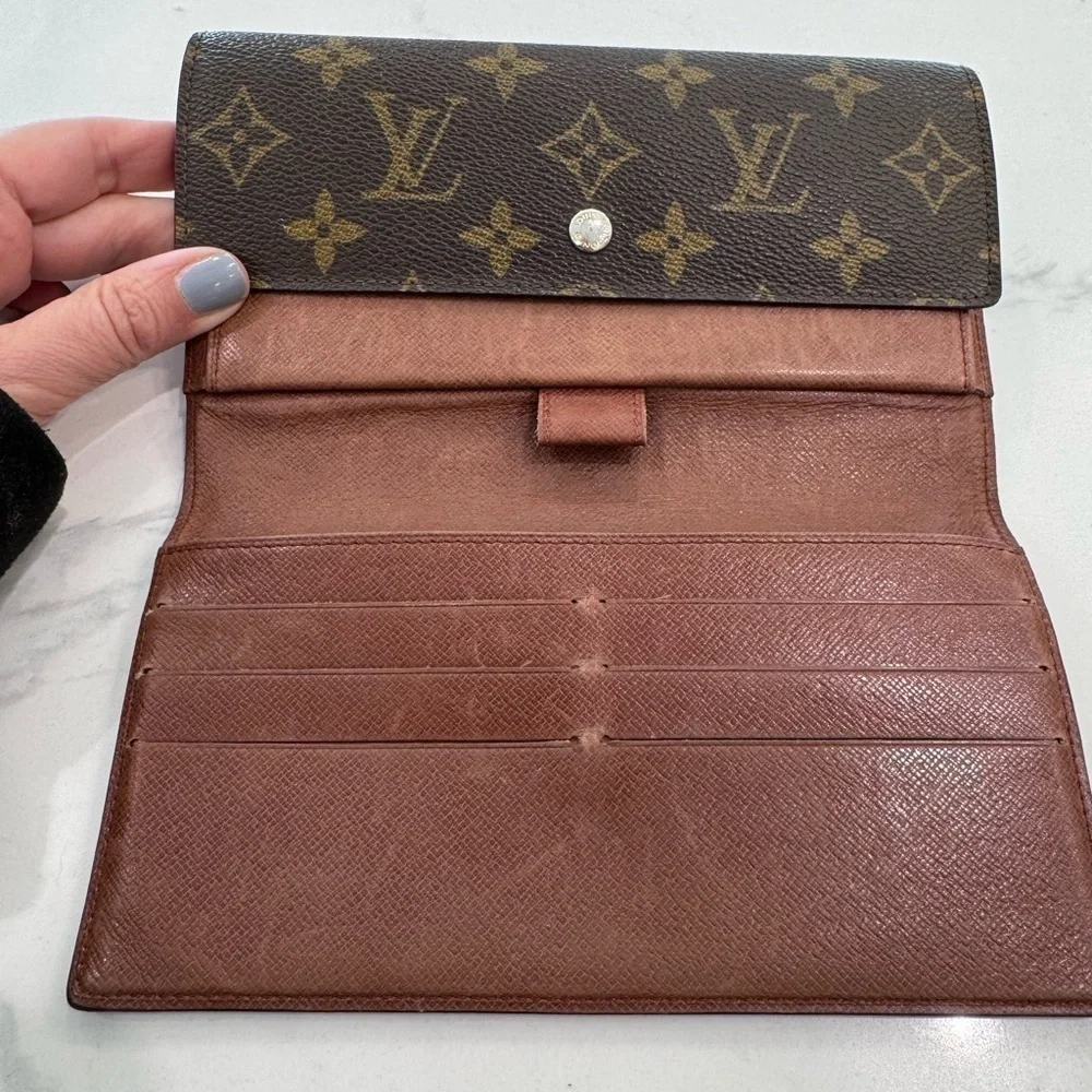 Louis Vuitton Vintage Monogram LARGE International Wallet OS